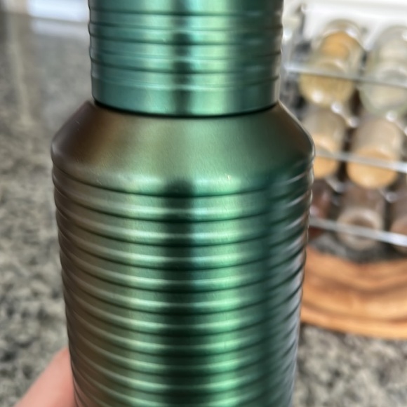 Lululemon bottle - Picture 3 of 5